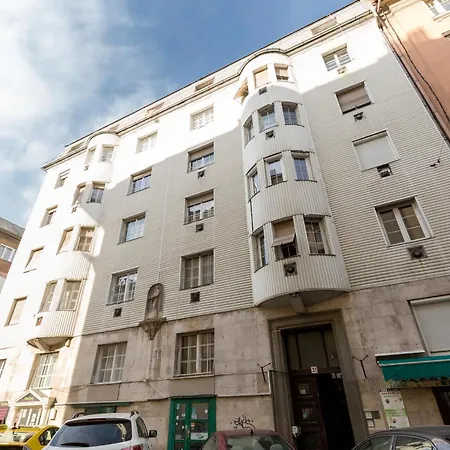 Vibrant Downtown Gem With Ac דירה