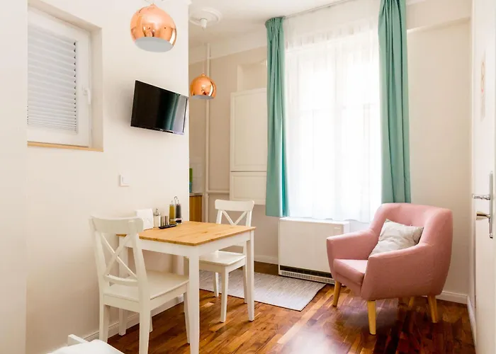 Vibrant Downtown Gem With Ac * בודפשט