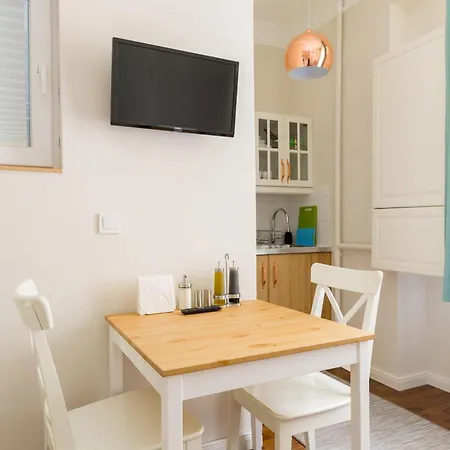 Vibrant Downtown Gem With Ac * Budapest