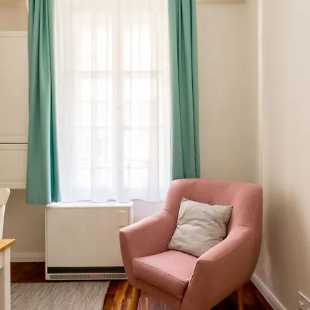 Vibrant Downtown Gem With Ac Budapest