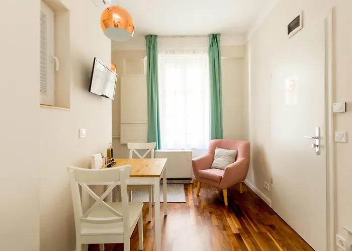 Appartamento Vibrant Downtown Gem With Ac Budapest