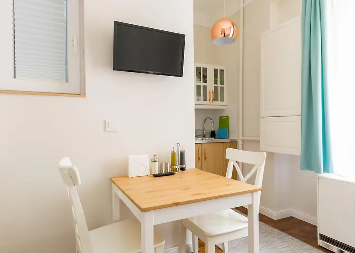 Vibrant Downtown Gem With Ac * Budapesta