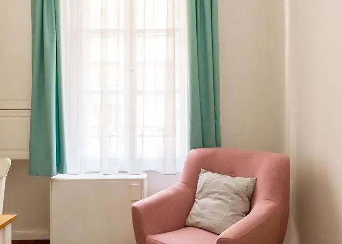 Vibrant Downtown Gem With Ac Budapest